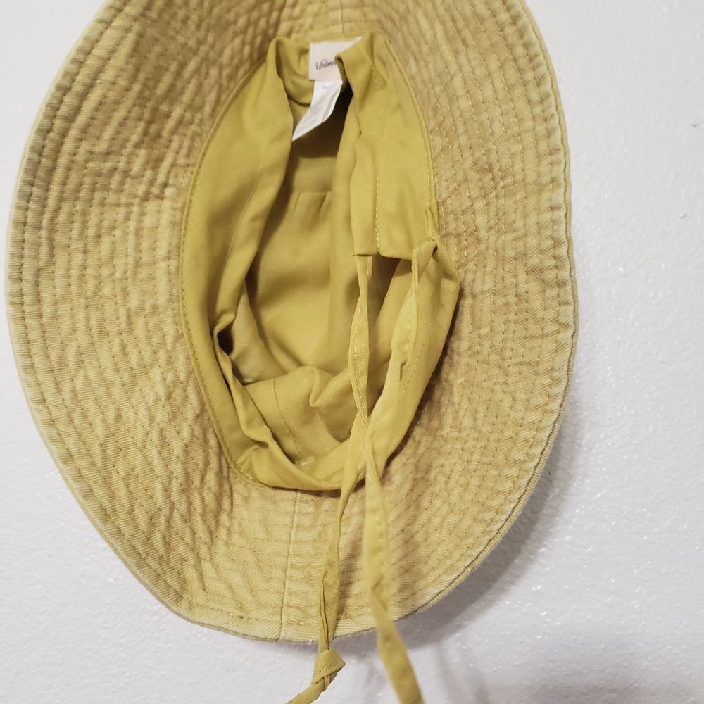 Universal Thread Hat - Picture 4 of 7